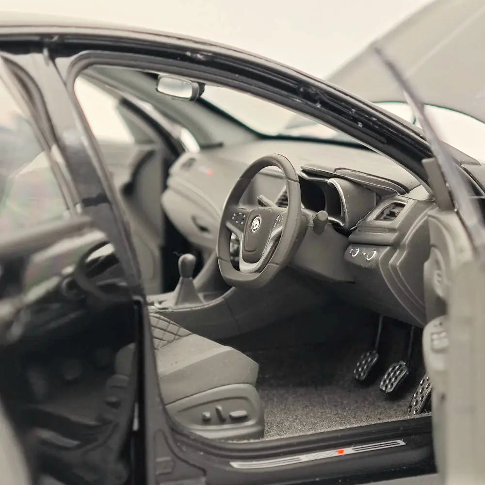 1/18 Scale For HSV GTSR W1 PHANTOM Black B182817E Diecast Models Car Limited Collection Auto Toys Gift Used