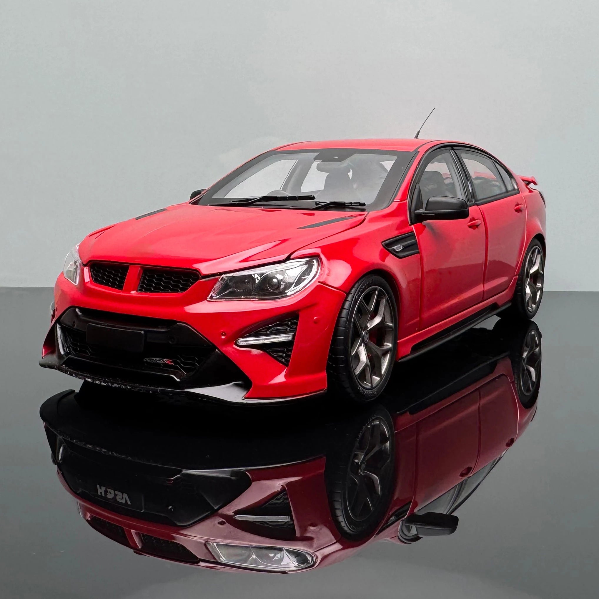 1：18 FOR Horton alloy door opening sedan model HSV GTSR W1 Phantom Black Knight