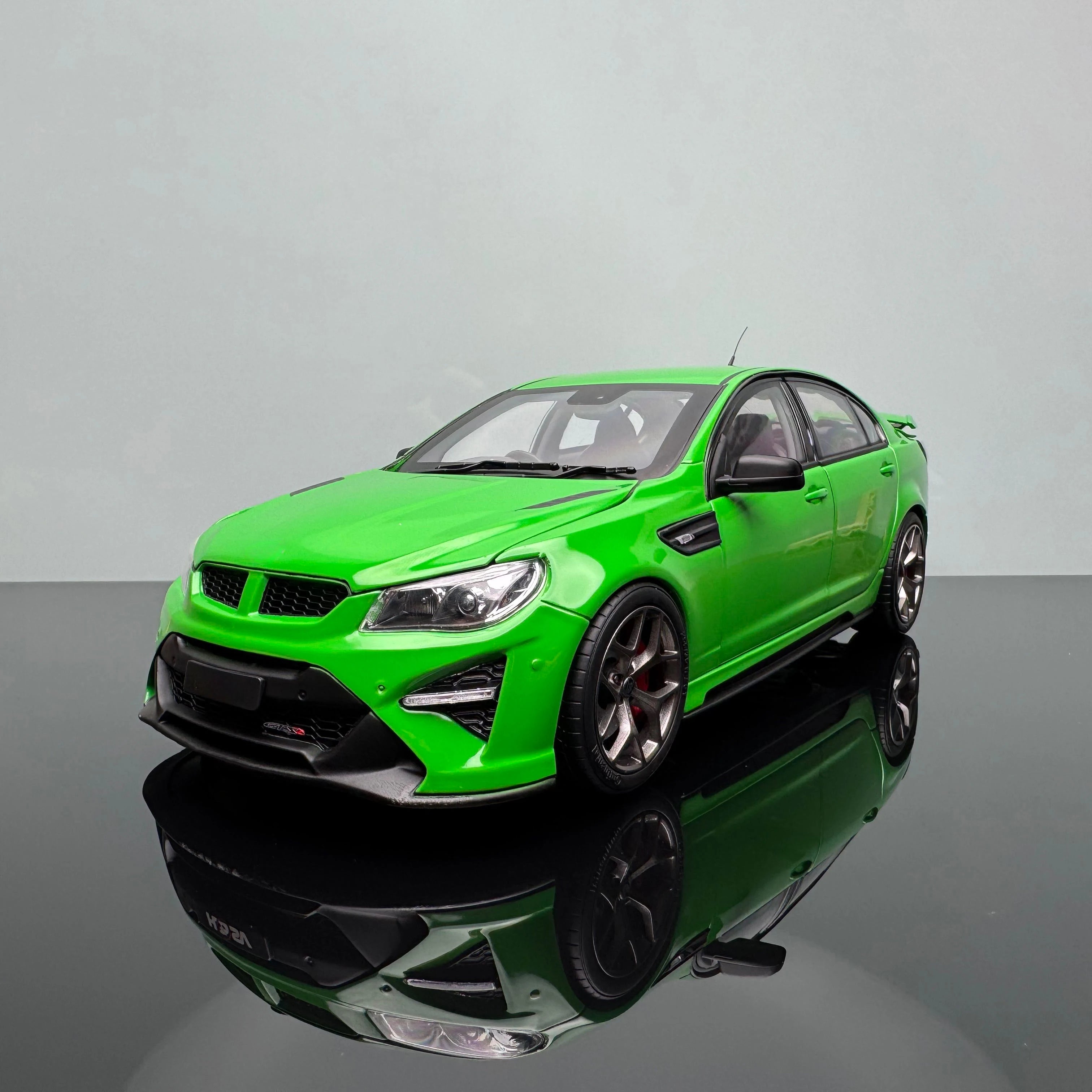 1：18 FOR Horton alloy door opening sedan model HSV GTSR W1 Phantom Black Knight